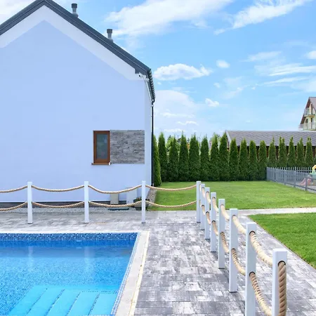 Lodge Venus Z Basenem *