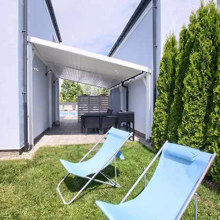 Lodge Venus Z Basenem *